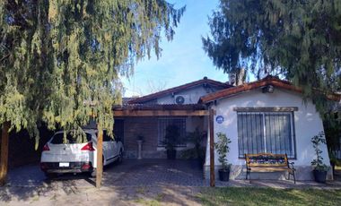 Casa en venta - 2 Dormitorios 1 Baño 1 Cochera - 636mts2 - Berazategui