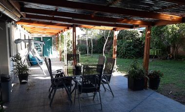 Casa en venta - 2 Dormitorios 1 Baño 1 Cochera - 636mts2 - Berazategui