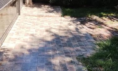 Casa en venta - 2 Dormitorios 1 Baño 1 Cochera - 636mts2 - Berazategui