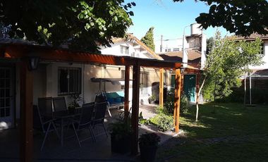 Casa en venta - 2 Dormitorios 1 Baño 1 Cochera - 636mts2 - Berazategui