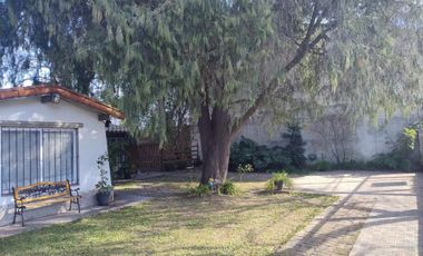Casa en venta - 2 Dormitorios 1 Baño 1 Cochera - 636mts2 - Berazategui