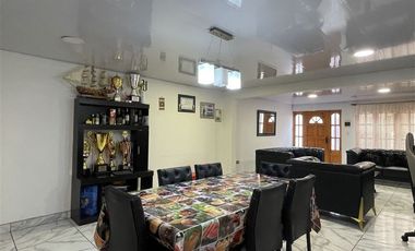 Casa en Venta en Calle Canadá / Calle México