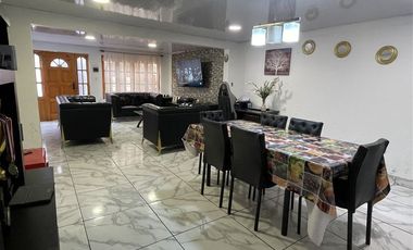 Casa en Venta en Calle Canadá / Calle México