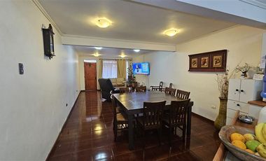 Casa en Venta en Av. La Tirana / Las Encinas