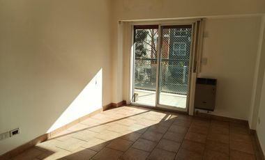 Departamento de cuatro ambientes con cochera en Lomas de Zamora