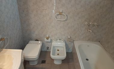 Departamento de cuatro ambientes con cochera en Lomas de Zamora