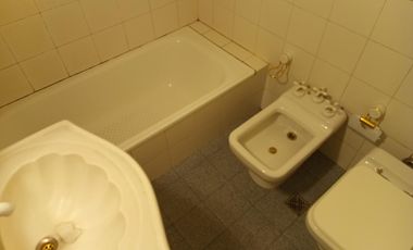 Departamento de cuatro ambientes con cochera en Lomas de Zamora