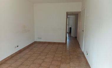 Departamento de cuatro ambientes con cochera en Lomas de Zamora