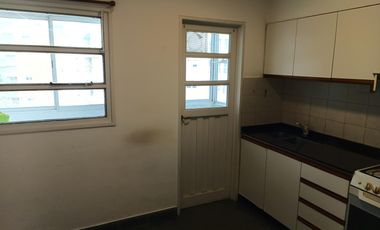 Departamento de cuatro ambientes con cochera en Lomas de Zamora
