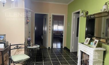 Casa 5 ambientes con jardín en venta - Quilmes Oeste