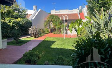 Casa 5 ambientes con jardín en venta - Quilmes Oeste