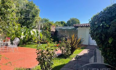 Casa 5 ambientes con jardín en venta - Quilmes Oeste