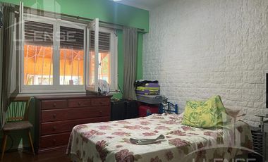 Casa 5 ambientes con jardín en venta - Quilmes Oeste