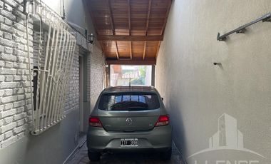 Casa 5 ambientes con jardín en venta - Quilmes Oeste