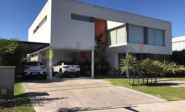 Importante propiedad sobre Comunidad Interna de Nuevo Quilmes