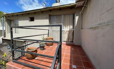 Casa en venta - 4 Dormitorios 2 Baños - 200Mts2 - Azul