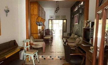 Casa en venta - 4 Dormitorios 2 Baños - 200Mts2 - Azul