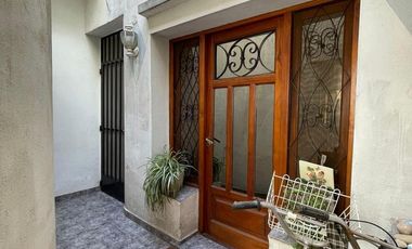 Casa en venta - 4 Dormitorios 2 Baños - 200Mts2 - Azul