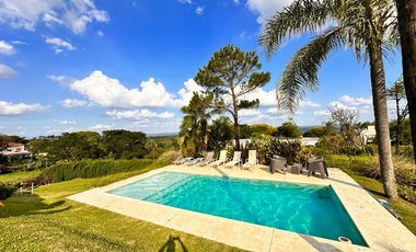 Casa categoría PREMIUM de 4 dormitorios en VENTA en country La Arboleda