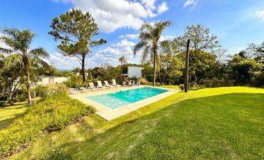 Casa categoría PREMIUM de 4 dormitorios en VENTA en country La Arboleda