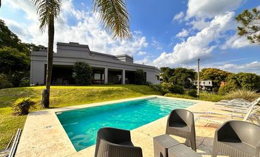 Casa categoría PREMIUM de 4 dormitorios en VENTA en country La Arboleda