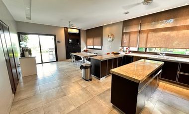 Casa categoría PREMIUM de 4 dormitorios en VENTA en country La Arboleda