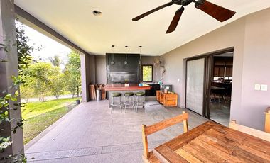 Casa categoría PREMIUM de 4 dormitorios en VENTA en country La Arboleda