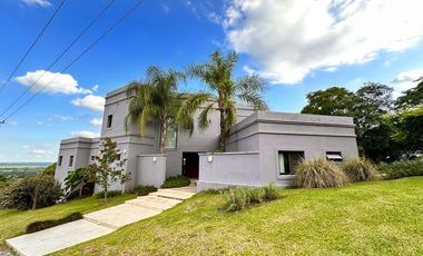 Casa categoría PREMIUM de 4 dormitorios en VENTA en country La Arboleda