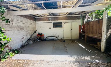 2 locales y un dpto en venta en Pinamar
