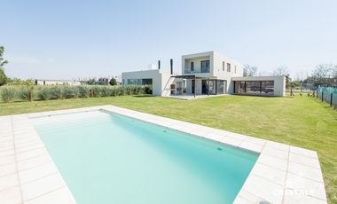 Venta casa 3 dormitorios Ibarlucea Barrio privado