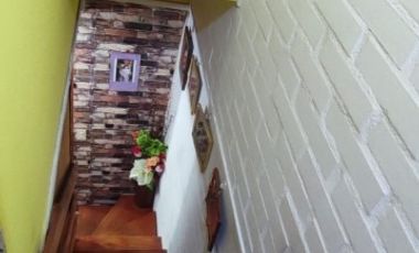 CASA  CON AMPLIACIONES REGULARIZADAS