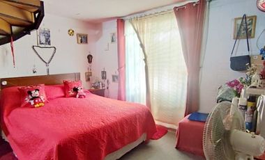 CASA  CON AMPLIACIONES REGULARIZADAS