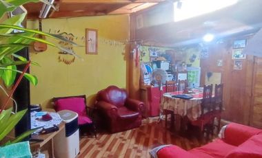 CASA  CON AMPLIACIONES REGULARIZADAS