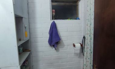 CASA  CON AMPLIACIONES REGULARIZADAS