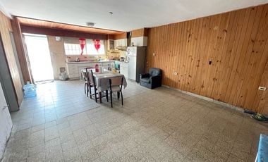 Venta  Casa de 3 dormitorios con local en planta baja - Barrio Parque, Rosario