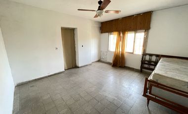 Venta  Casa de 3 dormitorios con local en planta baja - Barrio Parque, Rosario
