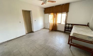 Venta  Casa de 3 dormitorios con local en planta baja - Barrio Parque, Rosario