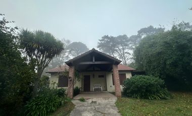 VENDO CHALET EN SIERRA DE LOS PADRES SOBRE ASFALTO