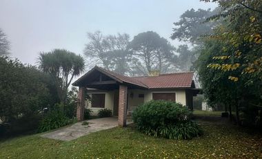 VENDO CHALET EN SIERRA DE LOS PADRES SOBRE ASFALTO