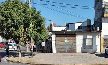 Casa en venta - 2 Dormitorios 2 Baños - Cochera - 100Mts2 - Quilmes Oeste