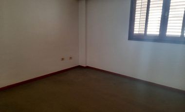 Departamento en semipiso de 3 dormitorios en alquiler- Área Centro Este