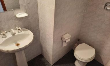 Departamento en semipiso de 3 dormitorios en alquiler- Área Centro Este