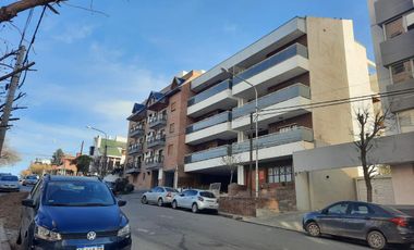 Departamento en semipiso de 3 dormitorios en alquiler- Área Centro Este