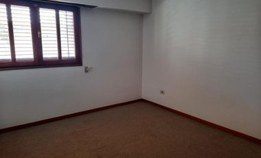 Departamento en semipiso de 3 dormitorios en alquiler- Área Centro Este