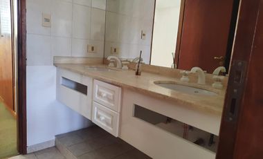 Departamento en semipiso de 3 dormitorios en alquiler- Área Centro Este