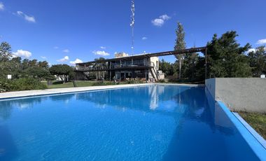Venta Casa Puerto Roldan 3 dormitorios Piscina Parque Equipada