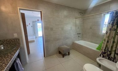 Alquiler Anual Casa 6 Amb a La Laguna en Santa Teresa Villanueva Tigre