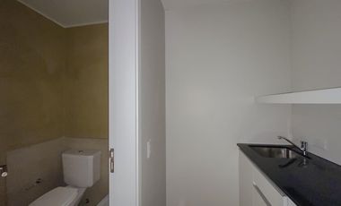 Oficina en planta baja en 2 nivels con baño y cocina, opcional cochera