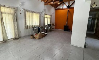 Casa en  B° Solares de Santa Lucia. Lote 19