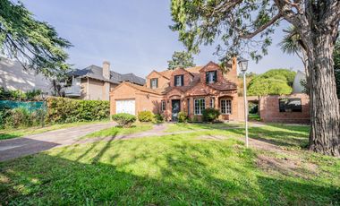 Casa en Monte Grande - 3 dormitorios y escritorio - APTO CREDITO